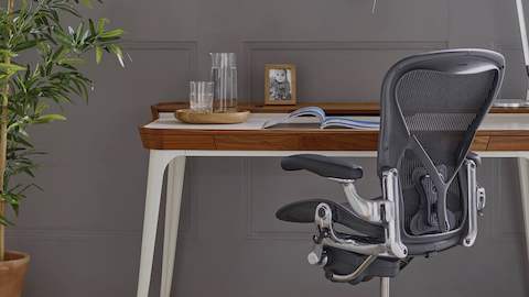 An Airia Desk with a black Aeron office chair.
