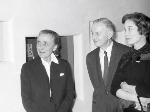 Alexander and Susan Girard standing next to Georgia O'Keeffe. Alexander and Susan Girard standing next to Georgia O'Keeffe.