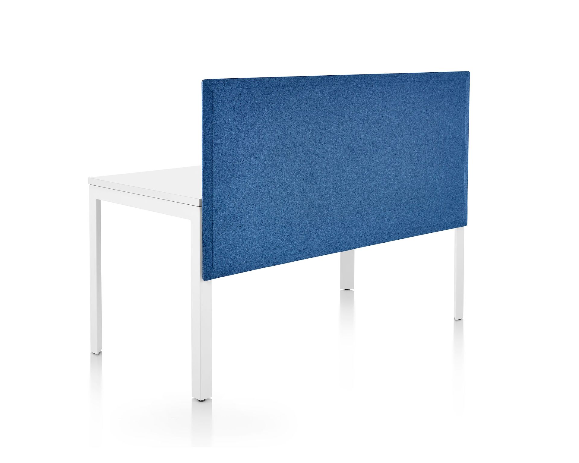 Layout Studio, Single-Sided Bench with Pari Screen