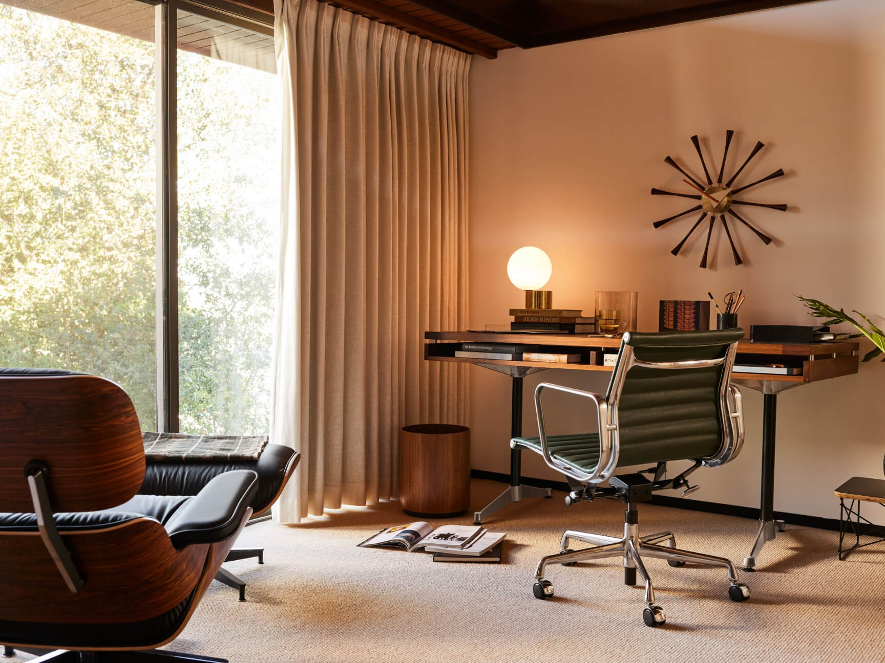 Black leather and aluminum polished-based Eames Aluminum Group Management Chiar with the desk and the black leather, walnut shell's Eames Lounge chair and ottoman