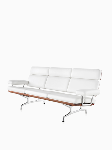 白色Eames沙发。选择进入Eames沙发产品页面。