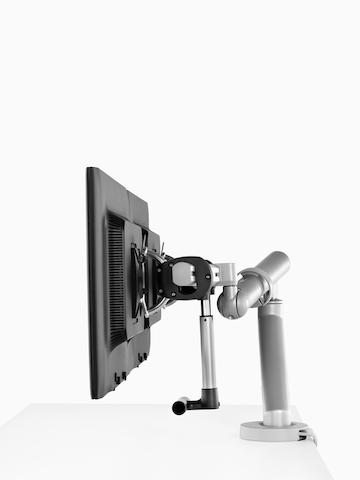 Monitor side-by-side supportati da un robusto braccio per monitor Flo.