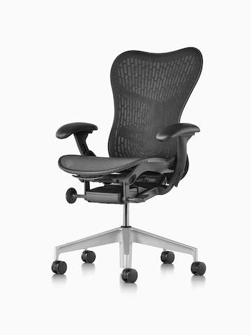 黑色 Mirra 2 办公椅。选择前往 Mirra 2 办公椅产品页面。