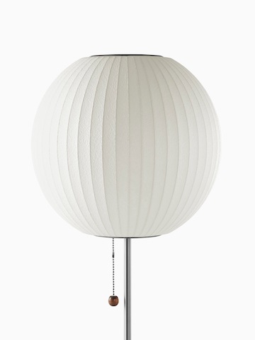 Lampe de table blanche. Sélectionnez pour accéder à la page produits de la lampe de table Nelson Ball Lotus.