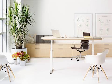 https://www.hermanmiller.com/content/dam/hmicom/page_assets/products/renew_sit_to_stand_tables/ig_prd_ovw_renew_sit_to_stand_tables_01.jpg.rendition.480.480.jpg