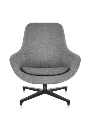 Vista frontal de un gris Saiba Lounge Chair, que muestra la espalda alta contorneada.